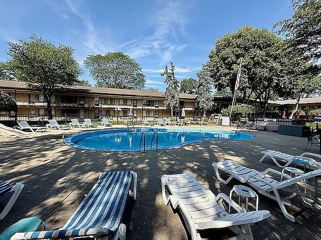 Additional photo 1 of property located at 995 N Cass Lake Rd Apt 123