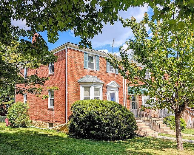 Preview of property located at 1012 E Lake Ave