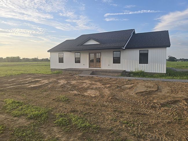 Photo of 71 Bluegrass Ln, Harned, KY