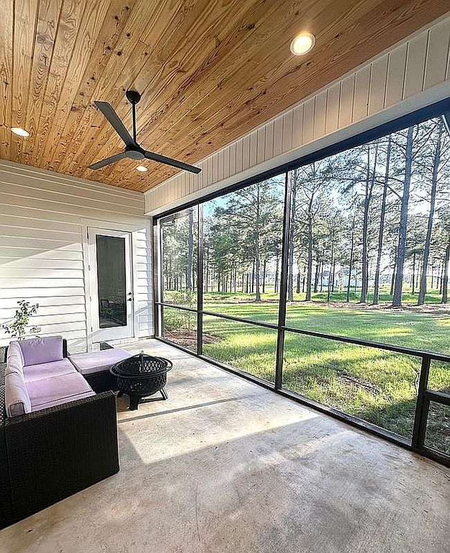 Image of 374 Lake Village Dr