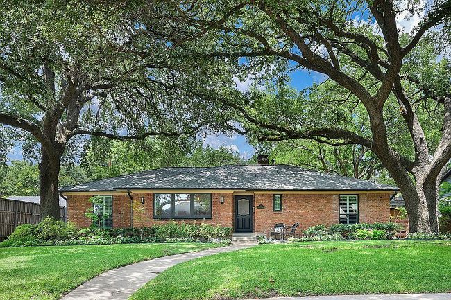Photo of 926 Chadwick Dr, Richardson, TX