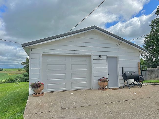 Photo of 504 17th St, Belle Plaine, IA