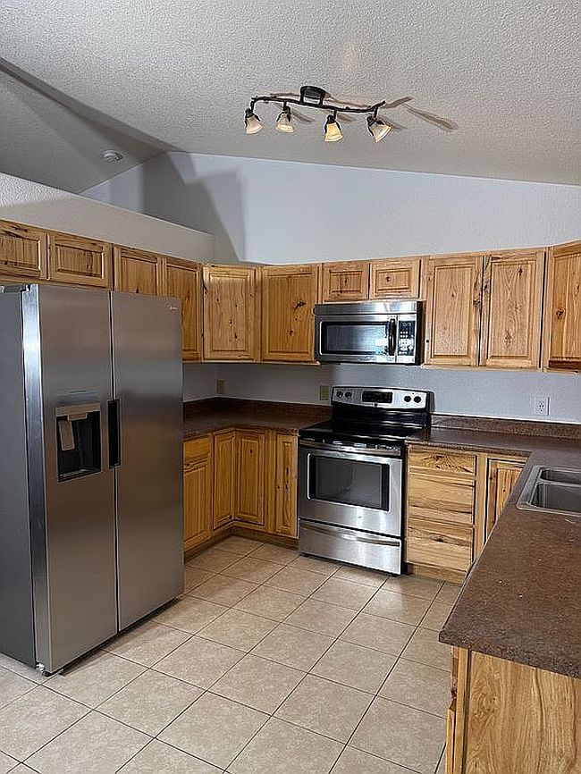 Additional photo 3 of property located at 228 E Arvada Dr