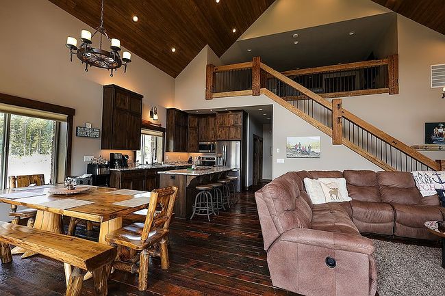 Image of 230 Santiam Ave W