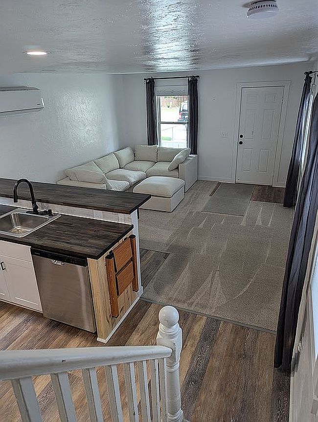 Image of 326 W Burkitt St