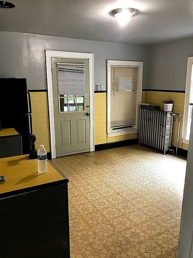 Image of 129 1st St