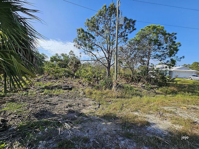 Photo of 433 Mercedes Ct, Lehigh Acres, FL