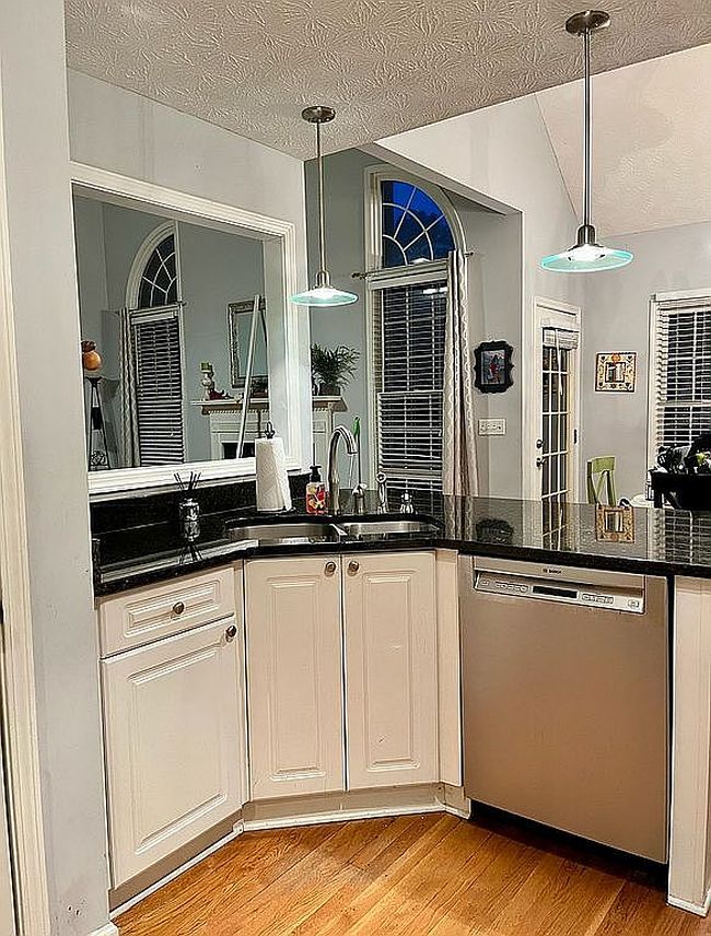 Image of 22 Harbor Ln