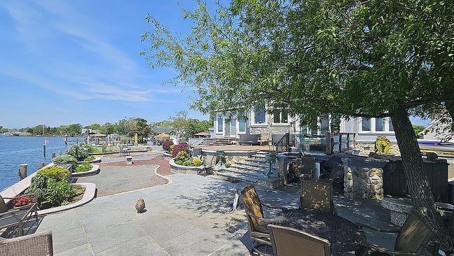 Photo of 238 W Islip Rd, West Islip, NY