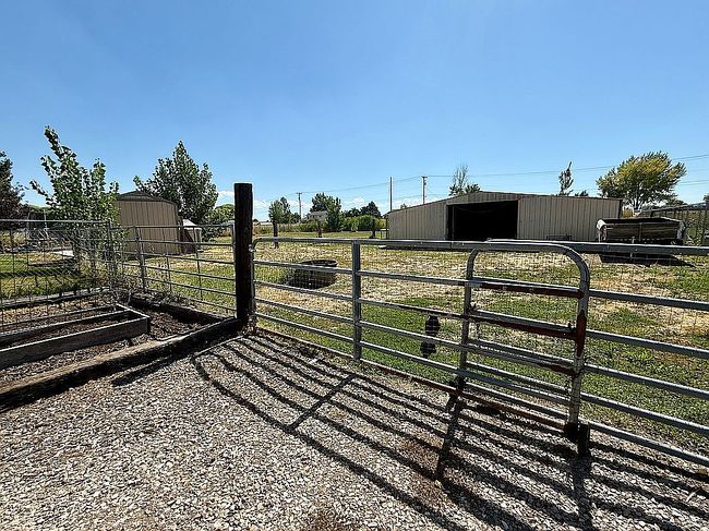 Photo of 3231 N Pelican Dr, Farr West, UT
