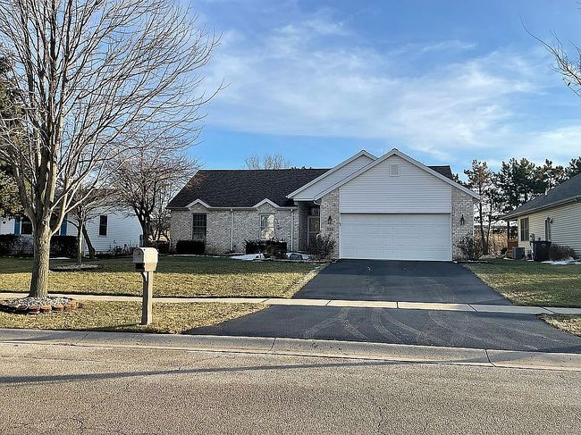 Photo of 602 Bridgeview Dr, Perrysburg, OH