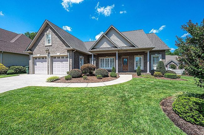 Photo of 1749 30th Avenue Ct Ne, Hickory, NC