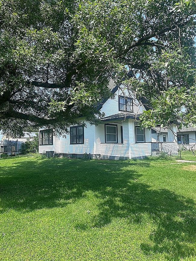 Photo of 209 S Peach St, Shickley, NE