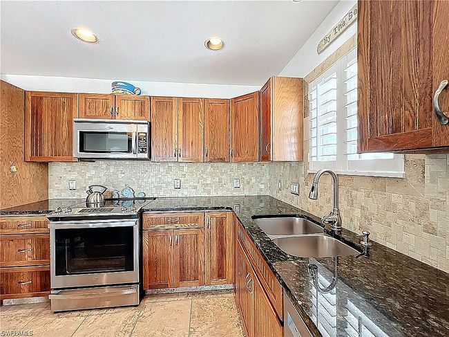Photo of 850 Oak St, Fort Myers Beach, FL