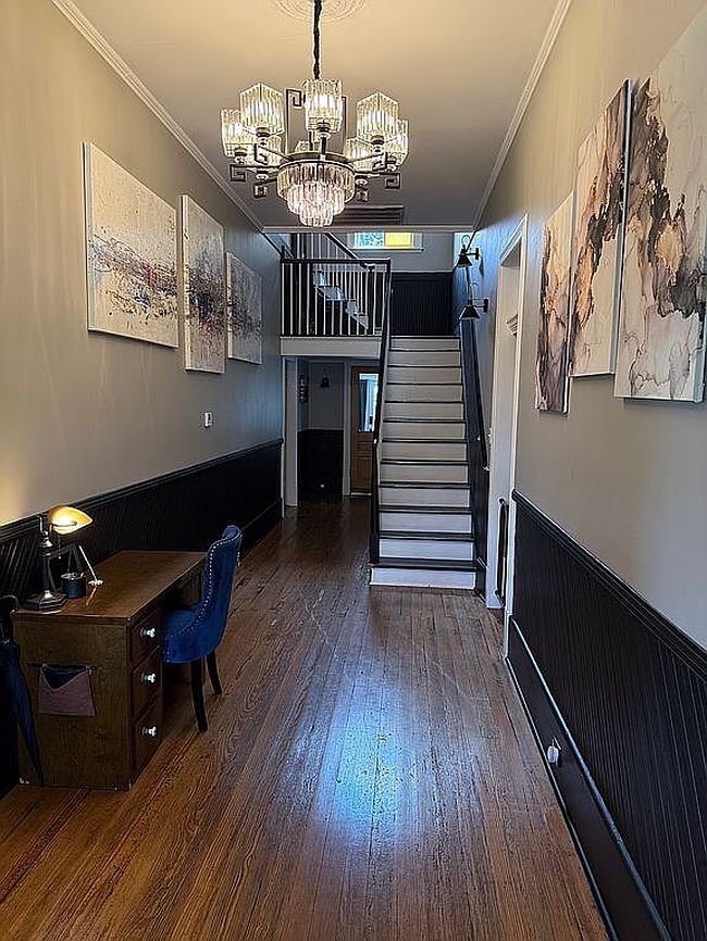 Image of 232 E Mark St
