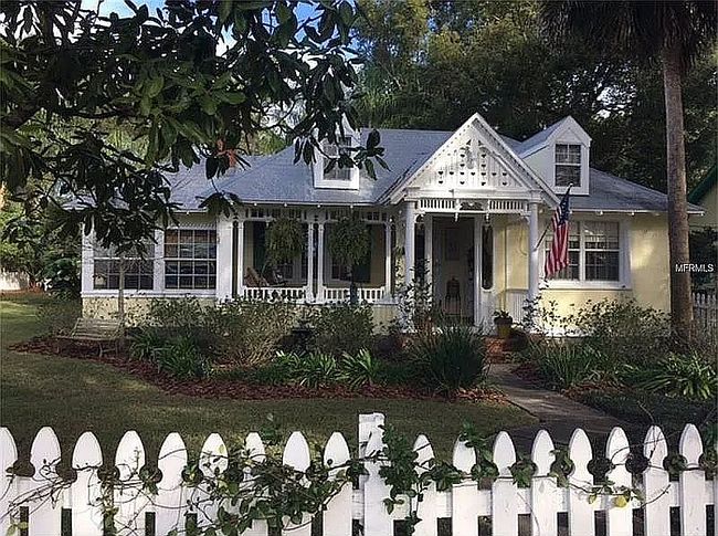 Photo of 1021 E 3rd Ave, Mount Dora, FL