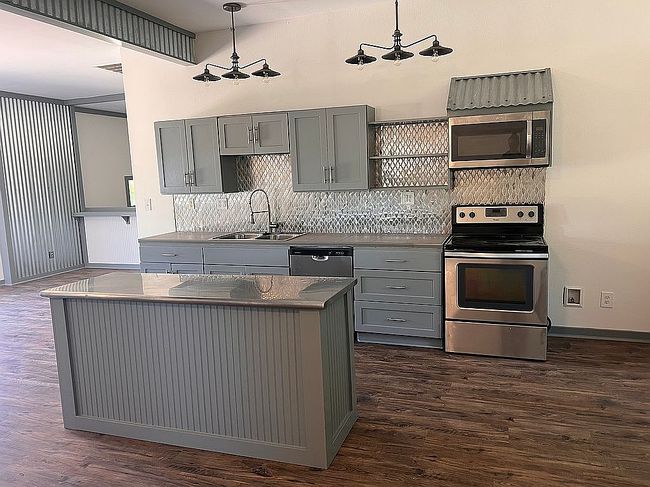 Photo of 229 S Colorado St, Whitney, TX