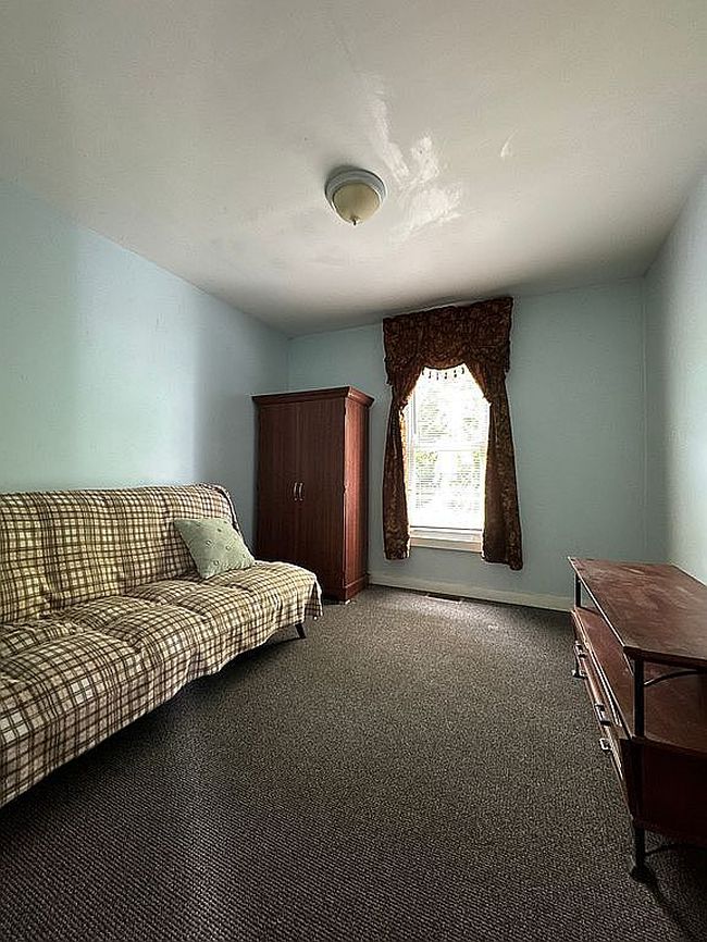 Photo of 22 W 5th St