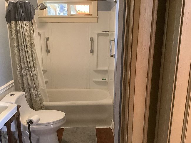 Photo of 105 Thomason Ln, Eugene, OR