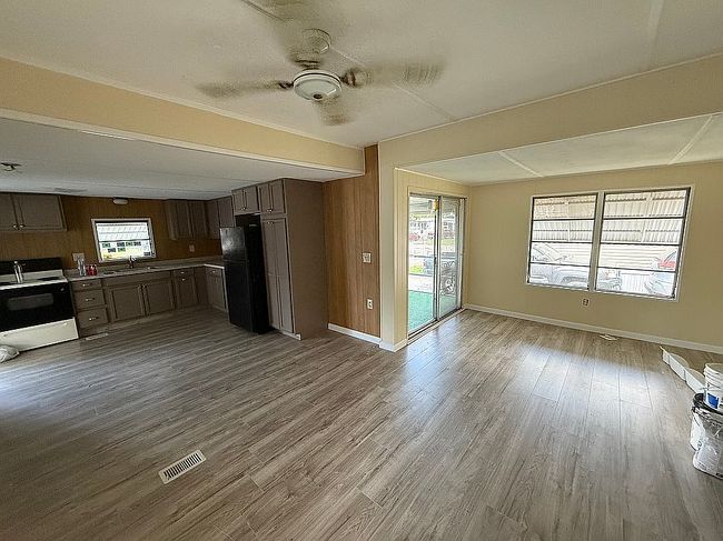 Photo of 284 Spring Cir
