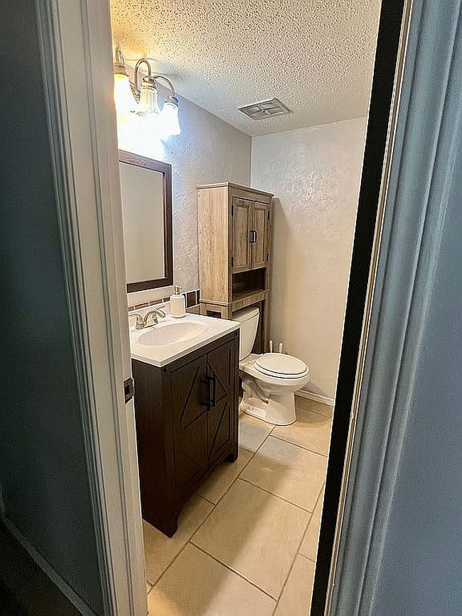Image of 11325 N May Ave Apt D