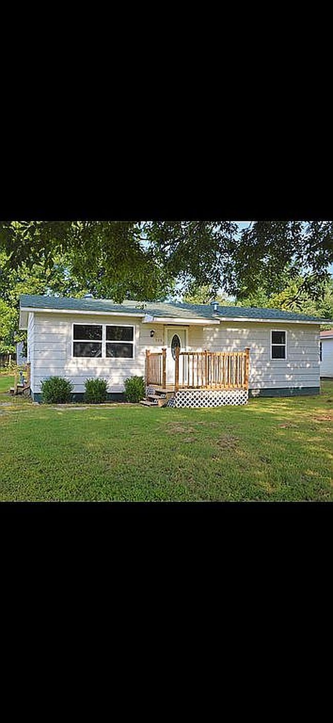Photo of 300 S Marion St, Clarkton, MO