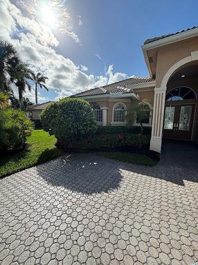Image of 8107 Links Way