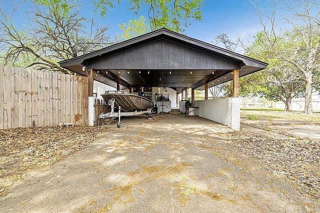 Additional photo 1 of property located at 323 Houston St