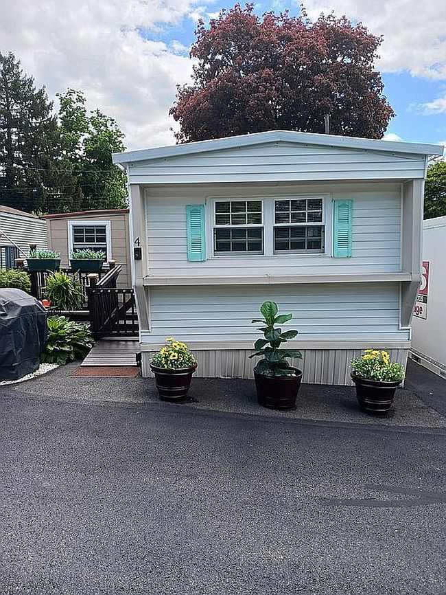 Photo of 4 Baseline Rd, Cold Spring, NY