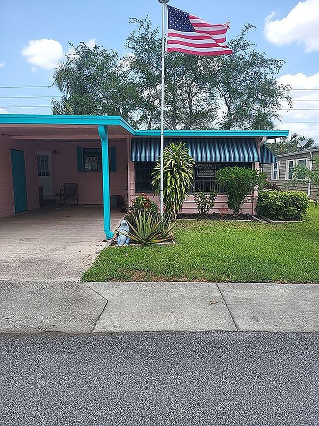 Additional photo 2 of property located at 1224 La Paloma Dr