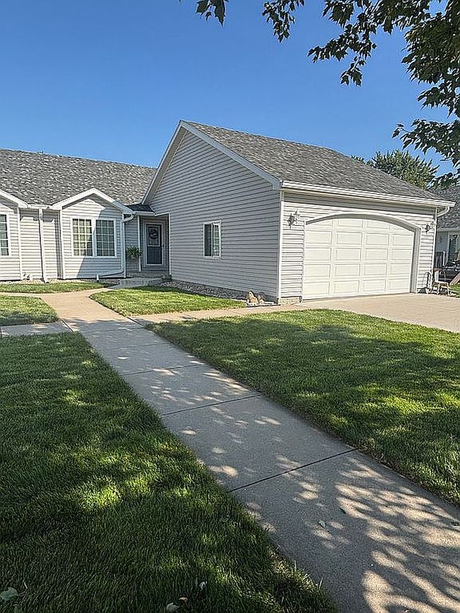 902 Ronan Dr, Hastings, NE