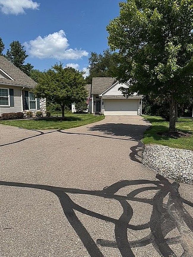 Photo of 2517 Pine Dr, Wixom, MI