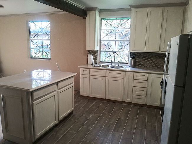Image of 7213 S San Marcos St