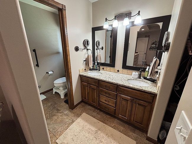Image of 812 W 32nd Ave