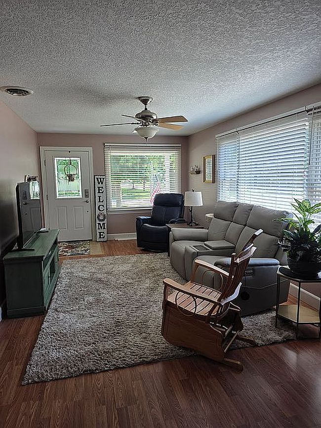 Additional photo 3 of property located at 256 W Madison St