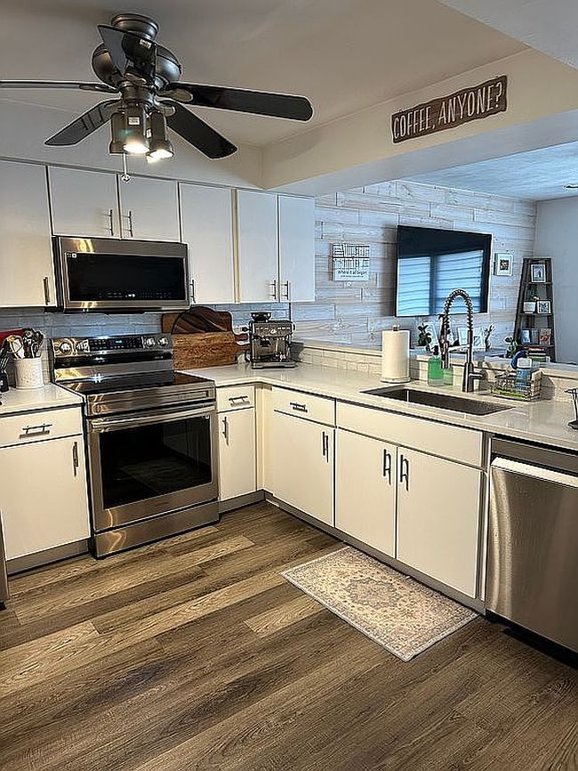 Photo of 9618 W Higgins Rd Apt 3A, Rosemont, IL