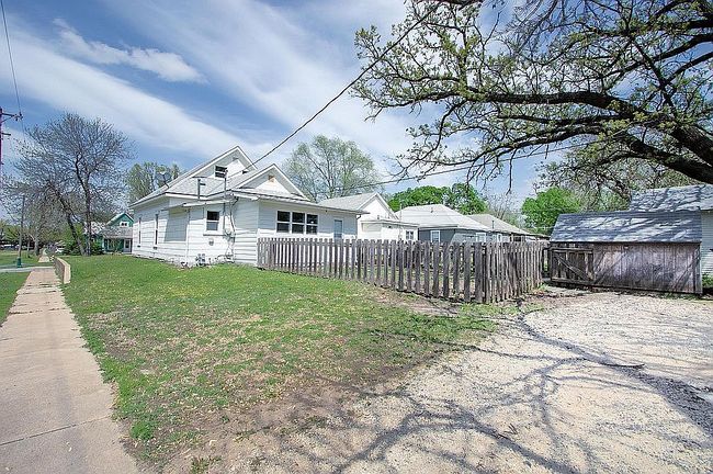 Image of 433 W 5th St