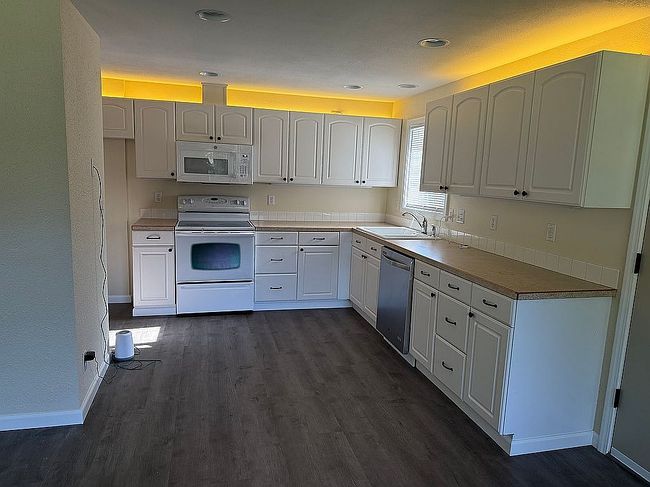 Image of 102 W Humphrey St