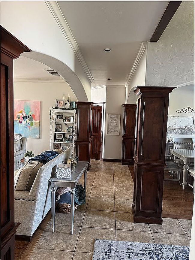 2100 Pembroke Ln, Edmond, OK