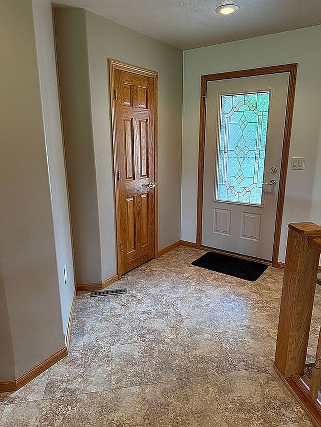 Photo of 1424 Sharpstone Dr, Mitchell, SD