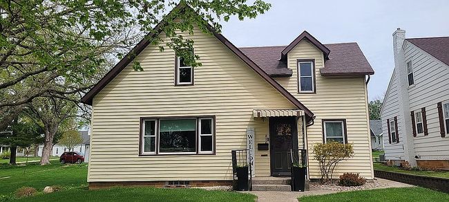 Image of 210 Center St