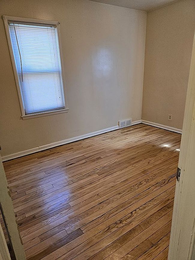 Image of 8328 Roselawn St
