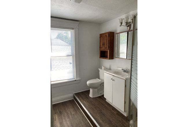 Photo of 2001 S Spring St