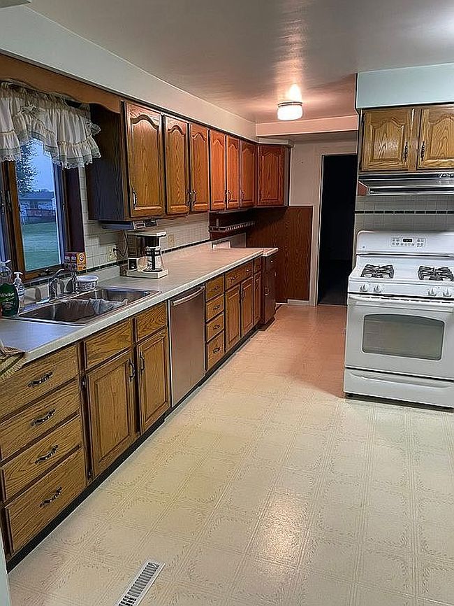 Photo of 5827 Garden Plain Rd, Fulton, IL