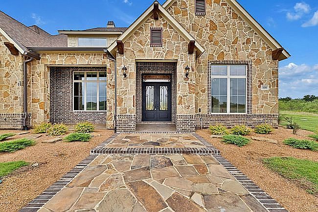 Photo of 100 New Dominion Dr, Royse City, TX