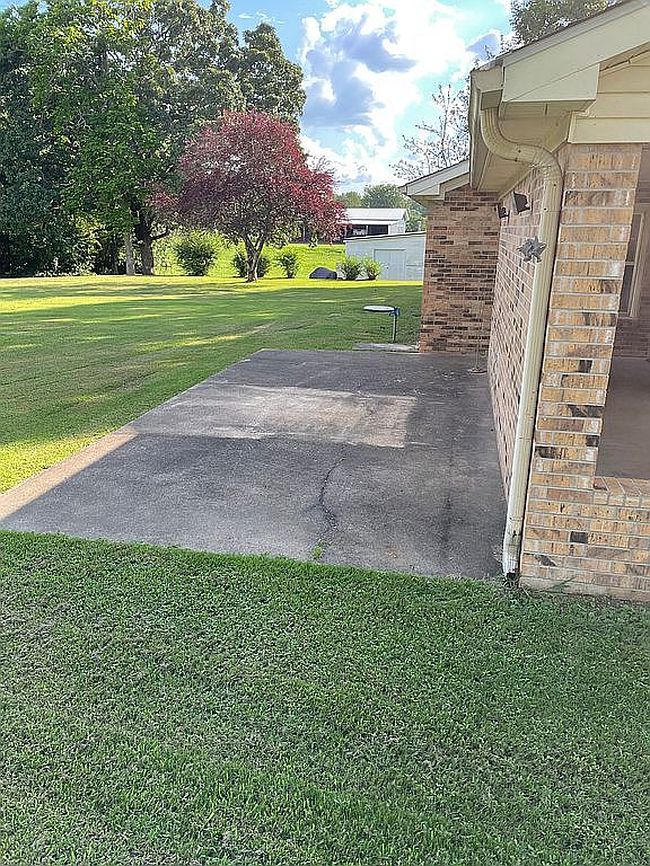 Photo of 23060 Main St E, Huntingdon, TN
