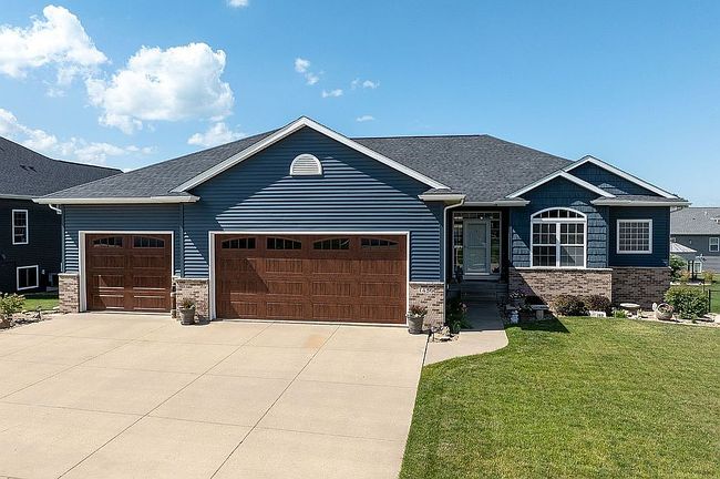 Photo of 1450 Hunters Field Ln, Marion, IA