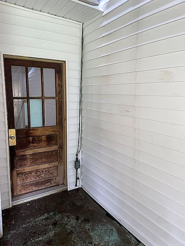 Photo of 928 W Pine St, Coal Township, PA