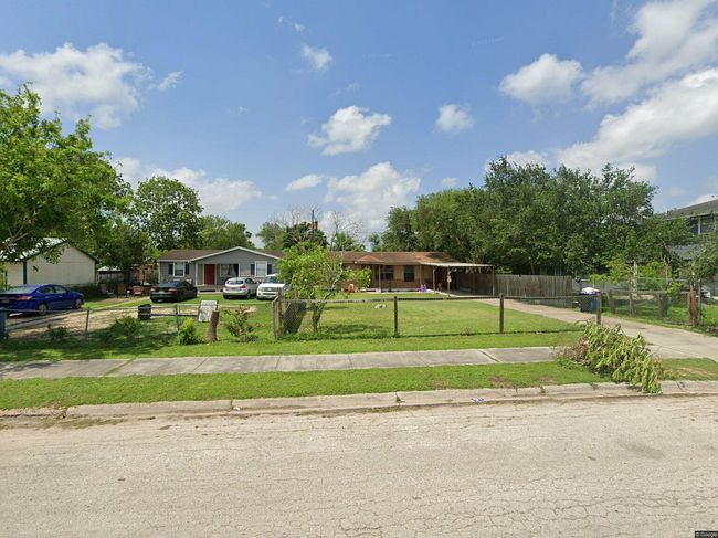 Photo of 404 W 6th St, Los Fresnos, TX