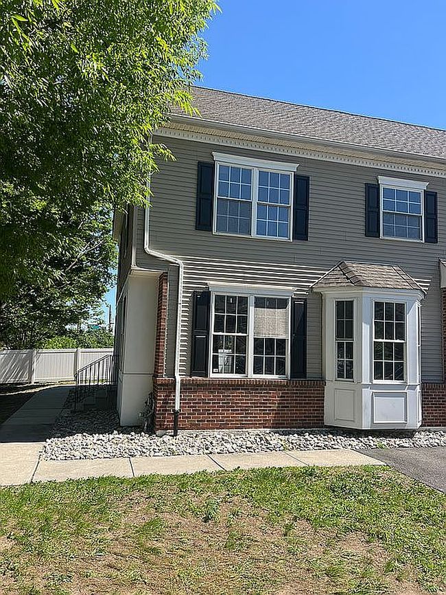 Additional photo 3 of property located at 2109 Sorrento Ct